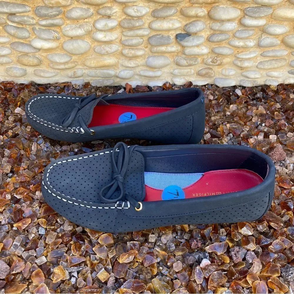 Tommy Hilfiger Women’s Navy Blue Suede Penny Loafers. Size 7.5 EUC!